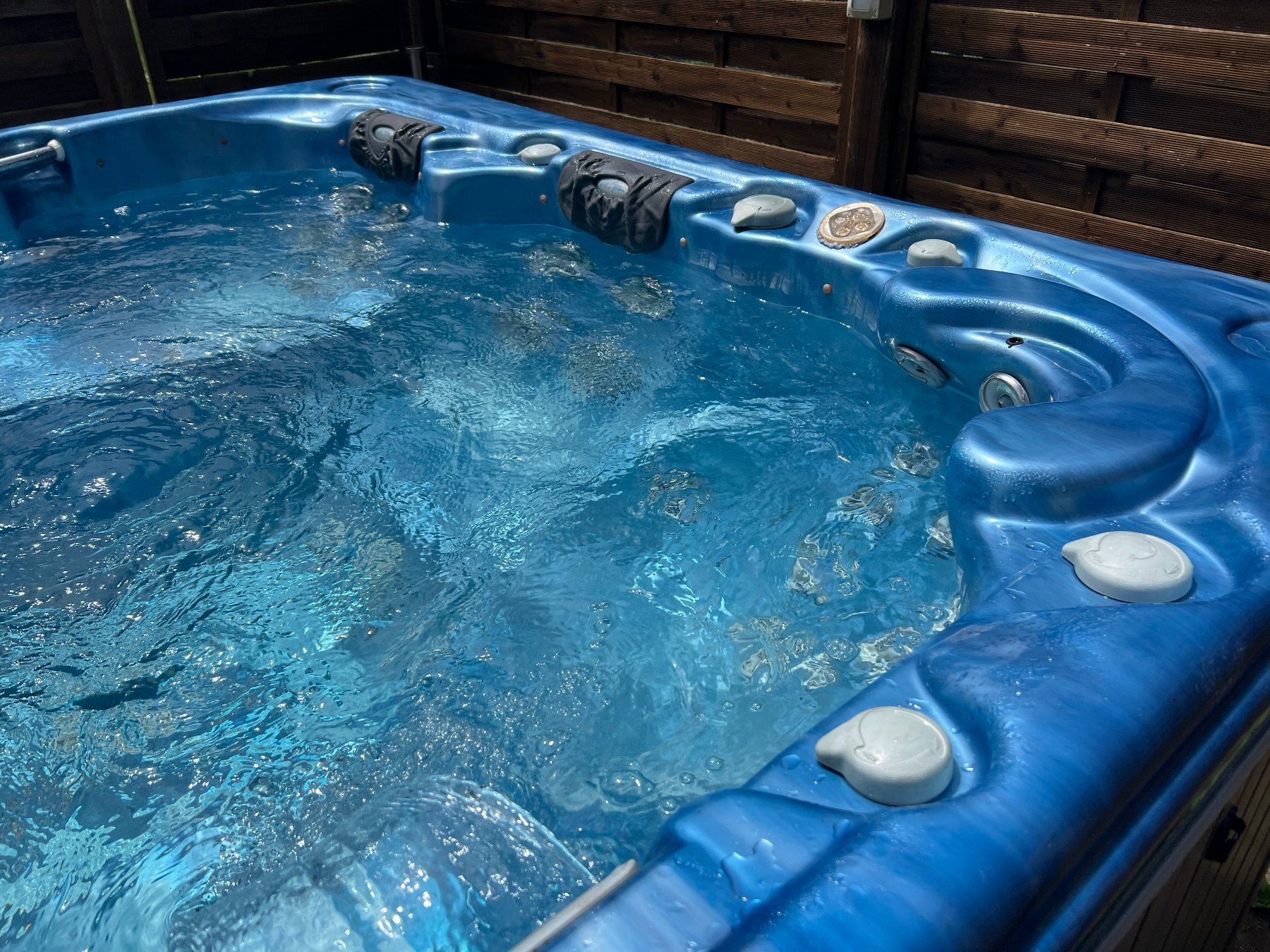 Whirlpool: Whirlpool von CalSpas mit sechs Sitzen – Usato da Frauenfeld venduto da Tschuege02 3