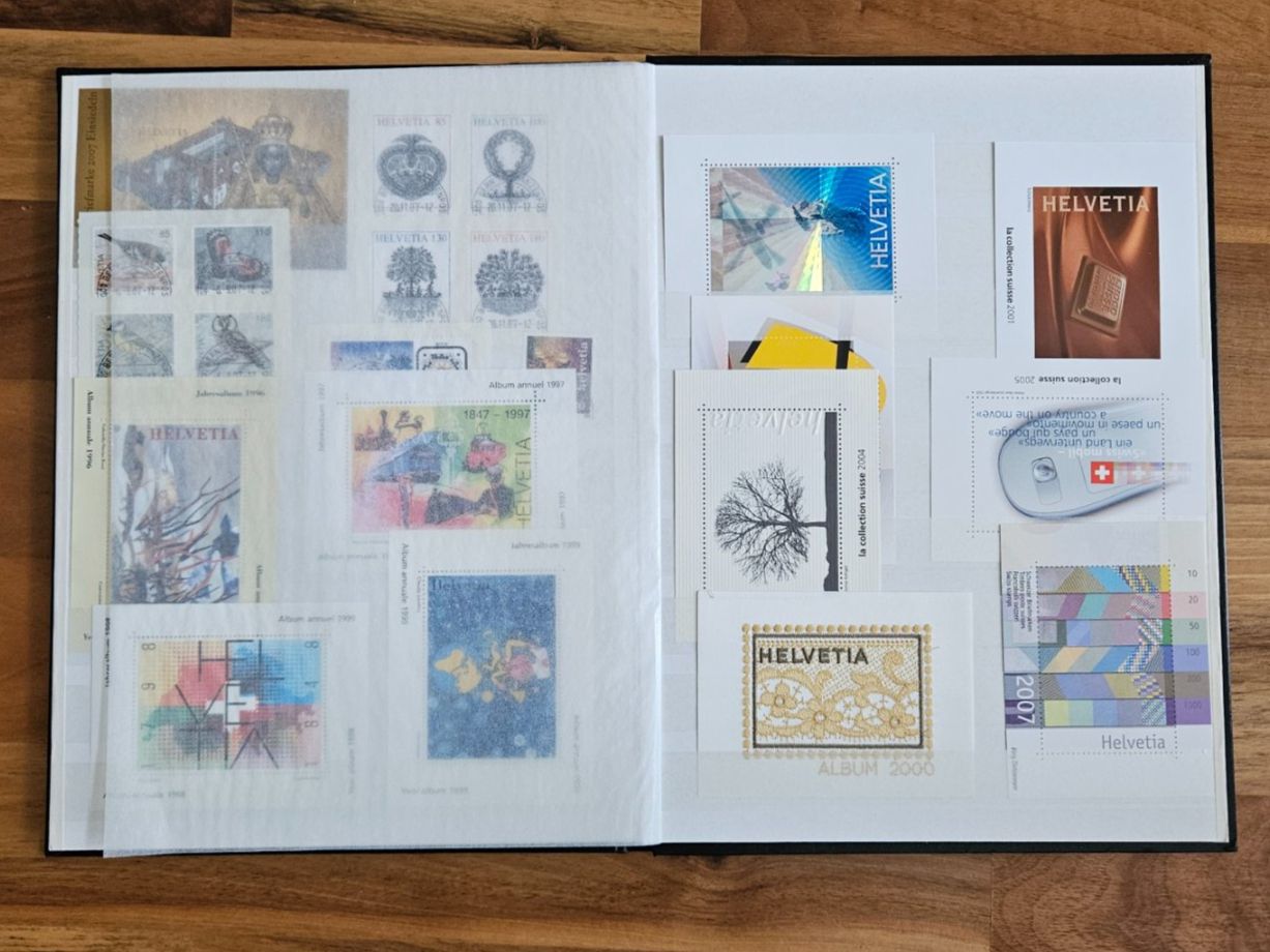 Alle Briefmarken: Schweizer-Sammlung von 1996-2007, kompl. inklusive Vignetten – Gebraucht aus Uznach von Rayonii 7