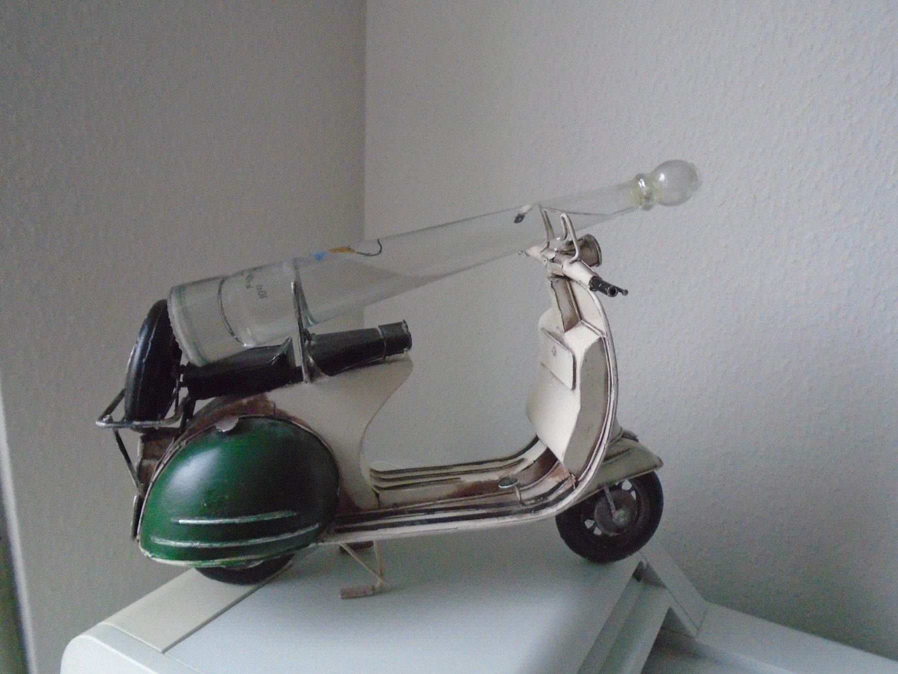 Tutte le decorazioni: VESPA (Blech) mit Grappa - Roller als Flaschenhalter / Deko – Usato da Pfeffingen venduto da Elfenstein 1