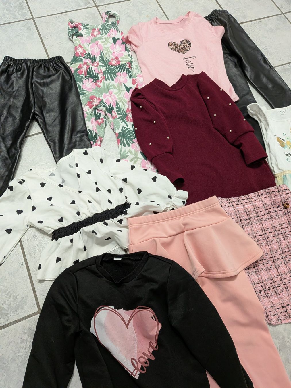 Lotti & Set di vestiti: Kleiderpaket Mädchen  4-5Jahre – Usato da Untersiggenthal venduto da Marlen59 1