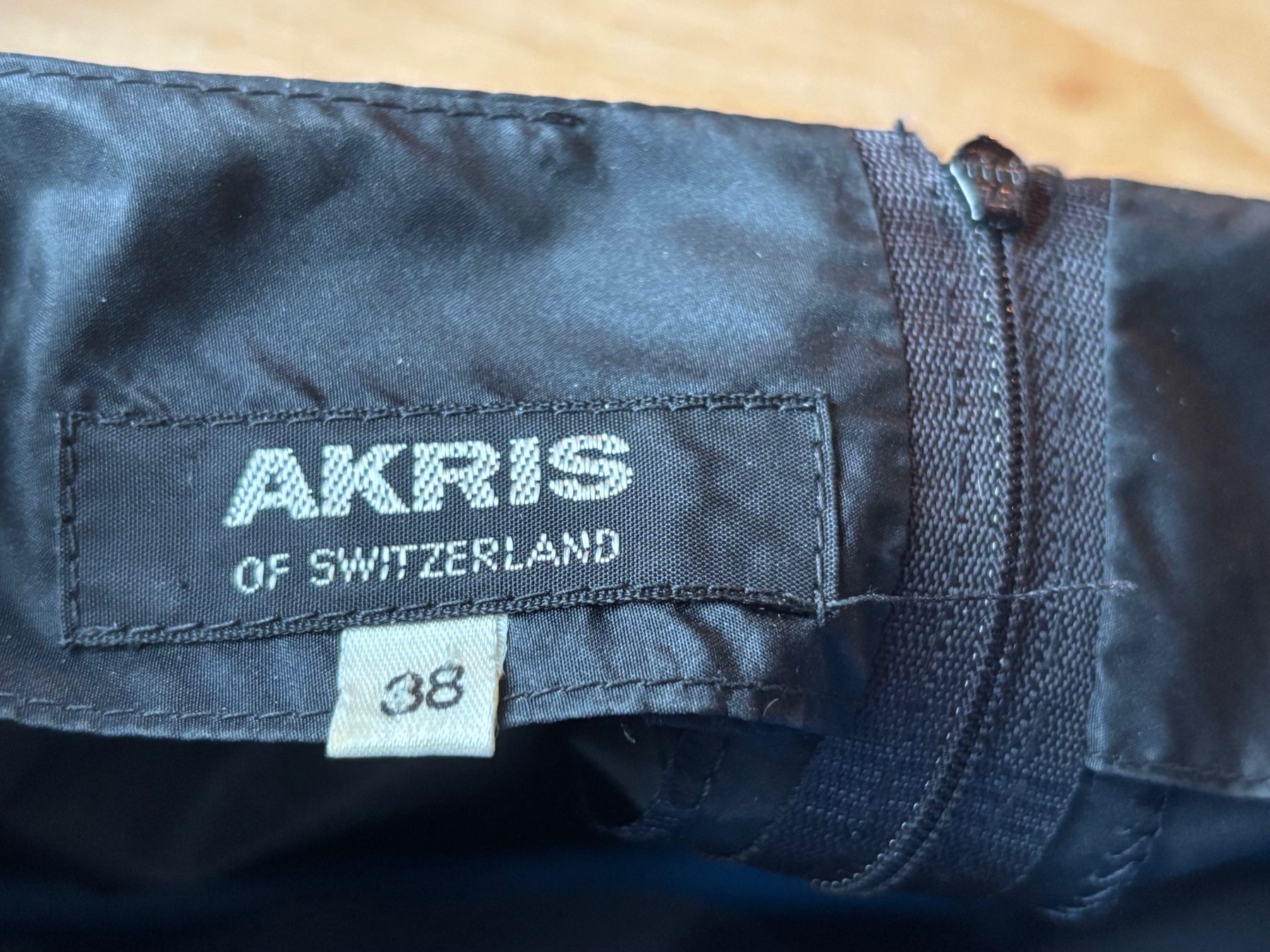 Akris Kleider: Abendkleid aus Seidentaft von AKRIS – Neu (gemäss Beschreibung) aus Luzern von Versuchende 2