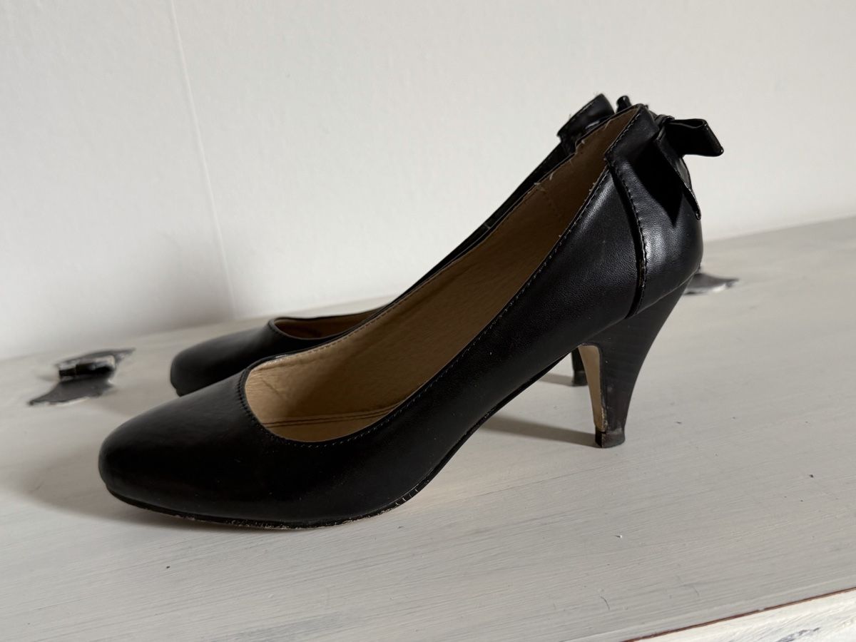 Nafnaf Chaussures femmes: Chaussures NAF NAF taille 39 – Neuf (Voir description) à Dombresson par feline_ne 2