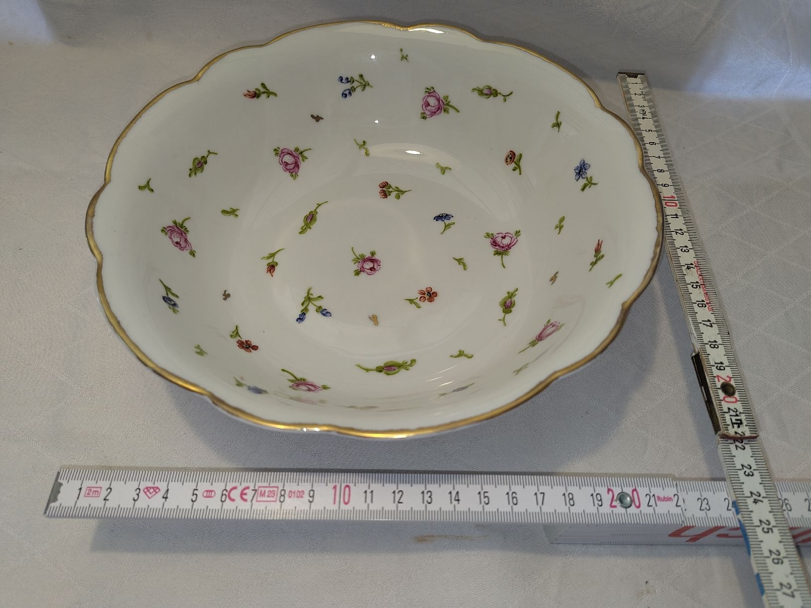 Schalen: Zwei Schüsseln mit Blumenmuster, Goldrand – Gebraucht aus Biel/Bienne von DoNa82 1