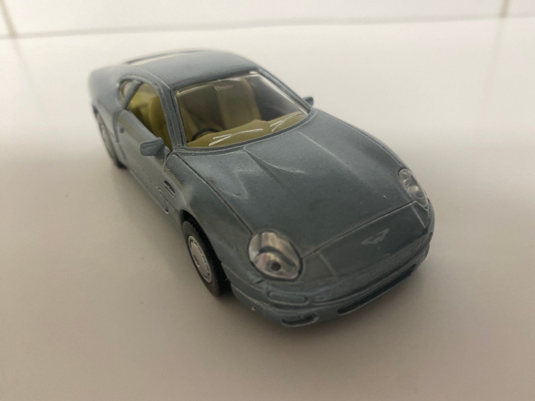 Aston Martin Modellini d'auto: Aston Martin DB 7 1-43 Maisto  188 neu OVP – Nuovo e nell'imballaggio originale da Stäfa venduto da executive-cars 4