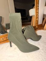 Bershka Stiefel mit Absatz  Grösse 35  NEU
