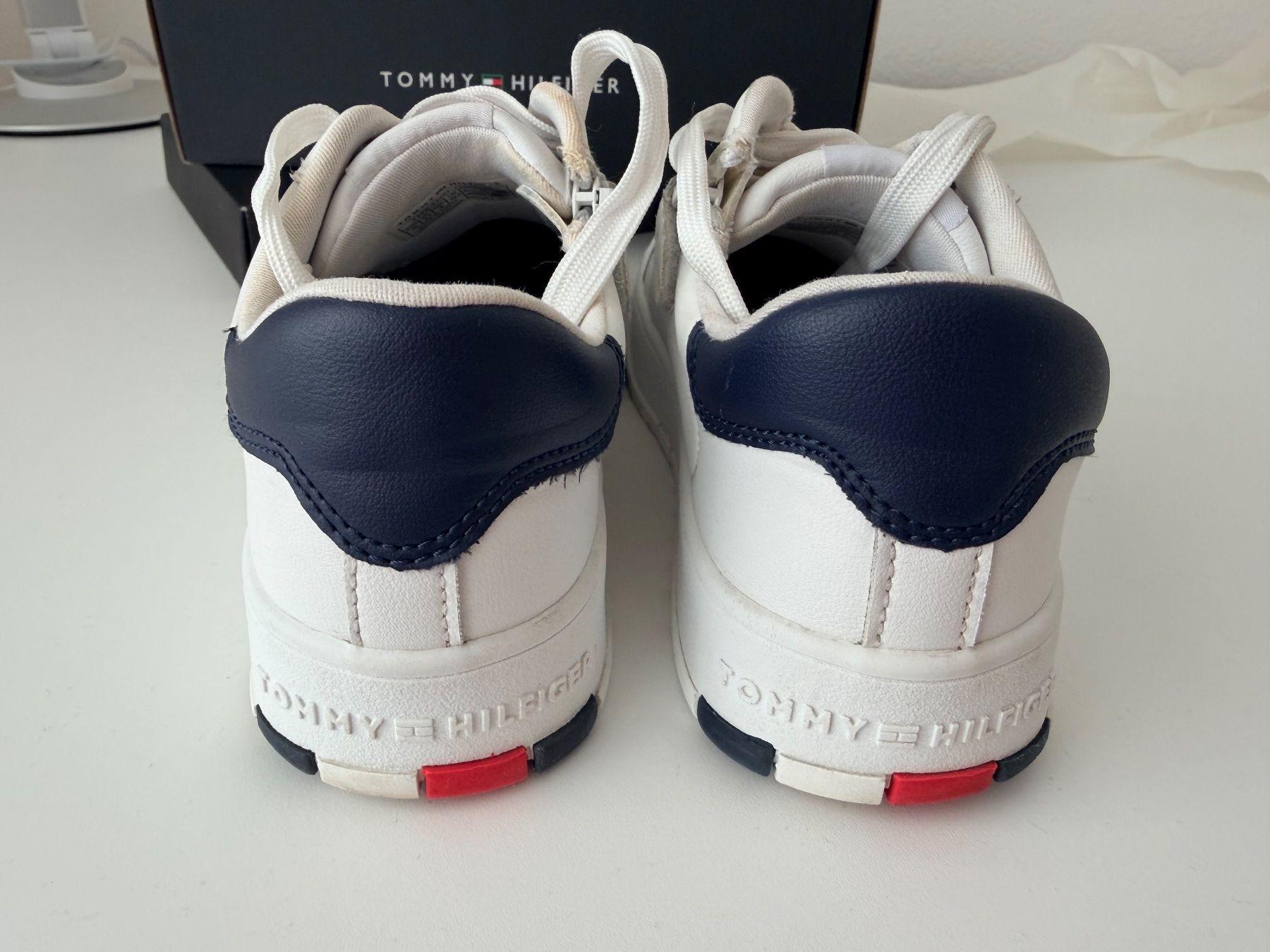 Tommy Hilfiger Scarpe per ragazzi: Tommy Hilfiger neuwertig Grösse 35 – Usato da Zürich venduto da asocaciu 7