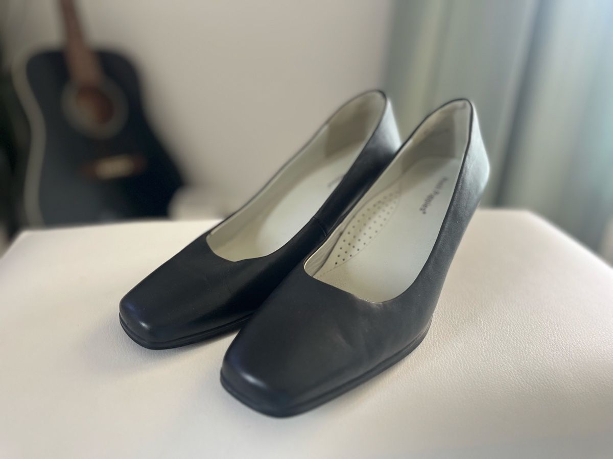 Scarpe da donna: Hush Puppies leather pumps - size 38 – Usato da Cully venduto da Maar_K
