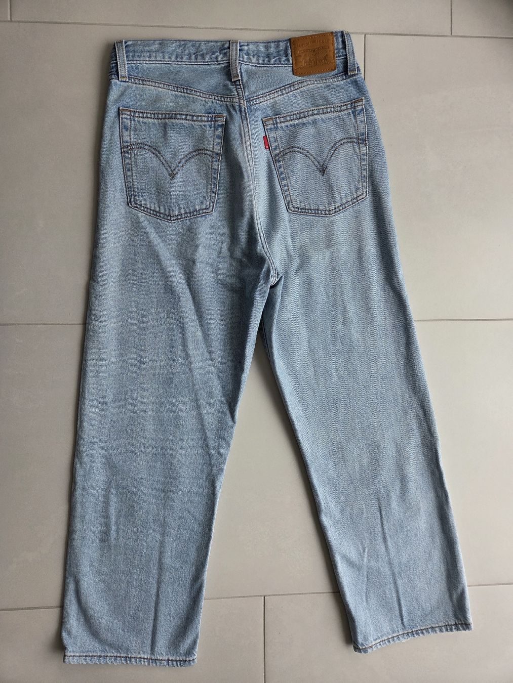 Levi's Jeans: Levi's Ribcage Straight 29 – Usato da Horw venduto da grm_h5pg 1