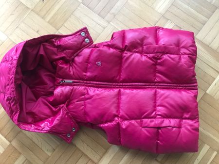 Dicke Weste/Gilet mit Kapuze von Benetton ca Grösse 104/110
