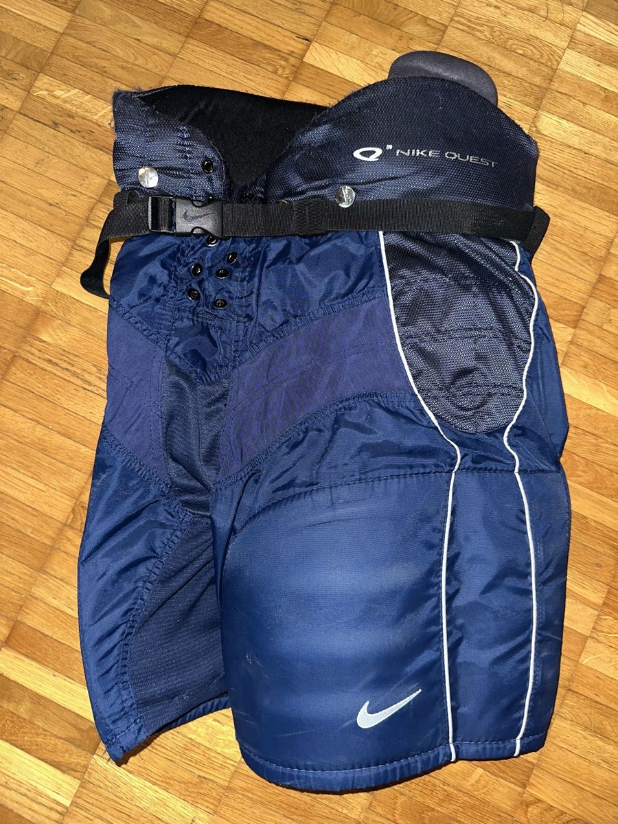 Nike Pantaloni: Hose Hockey – Usato da Langnau am Albis venduto da mar_g65p