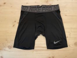 Nike Kompressionsshorts schwarz Grösse L 