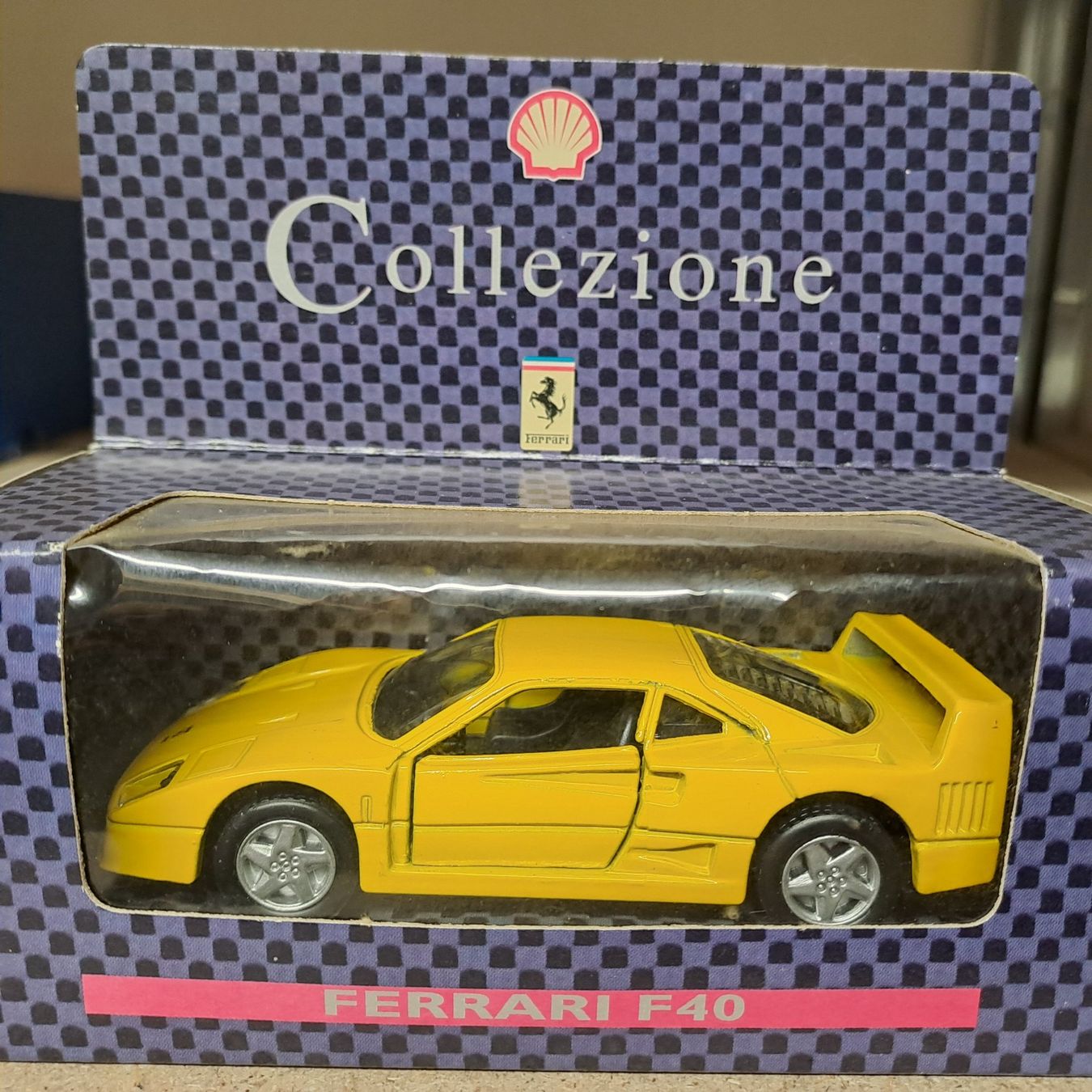 Ferrari Modellautos: Ferrari F40 Shell Collezione – Gebraucht aus Bertschikon Gossau von Singeruwe