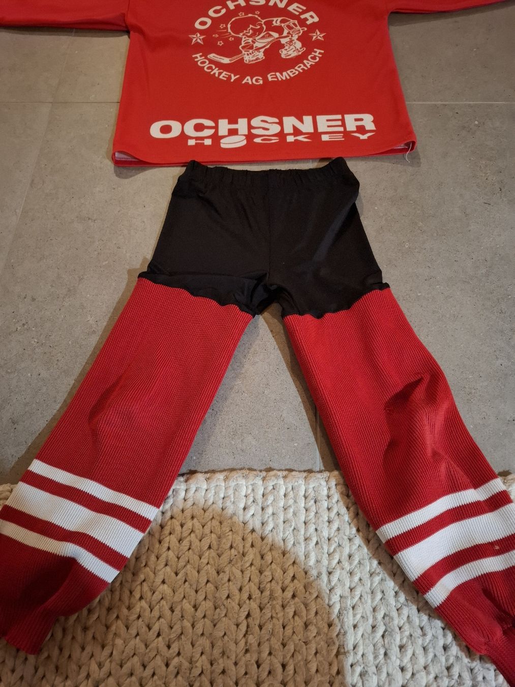 Canottiere & Pantaloni: Ensemble de hockey maillot + bas – Usato da Cousset venduto da Magi6 1