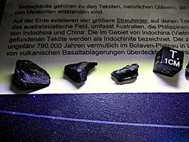5 Tektite / Indochinite  /  ( Meteorite ) mit  9 g