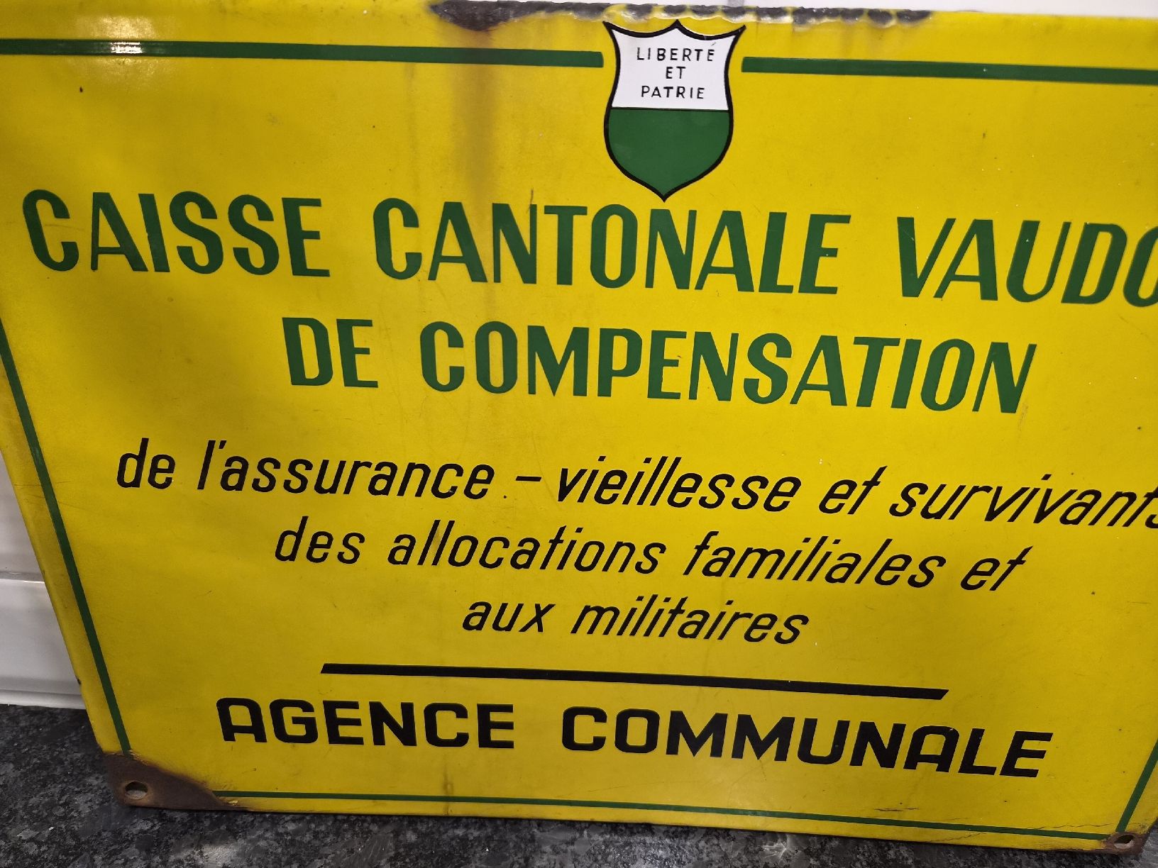 Insegne: Plaque émaillée Caisse Cantonale Vaudoise – Usato da Genève venduto da Octo-puces 2