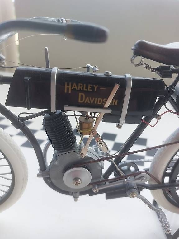 Modellbausätze & Standmodelle: Harley Davidson Modell Motorrad Metall – Gebraucht aus Bremgarten AG von marcelbu62 2