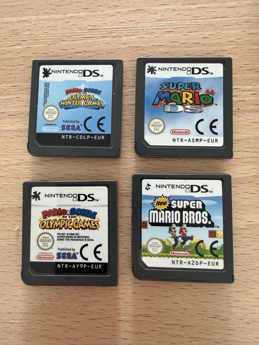 Nintendo Konsolen: Nintendo DSi, 4 Spiele, Ladekabel und Tasche – Gebraucht aus Widnau von Orca007 1
