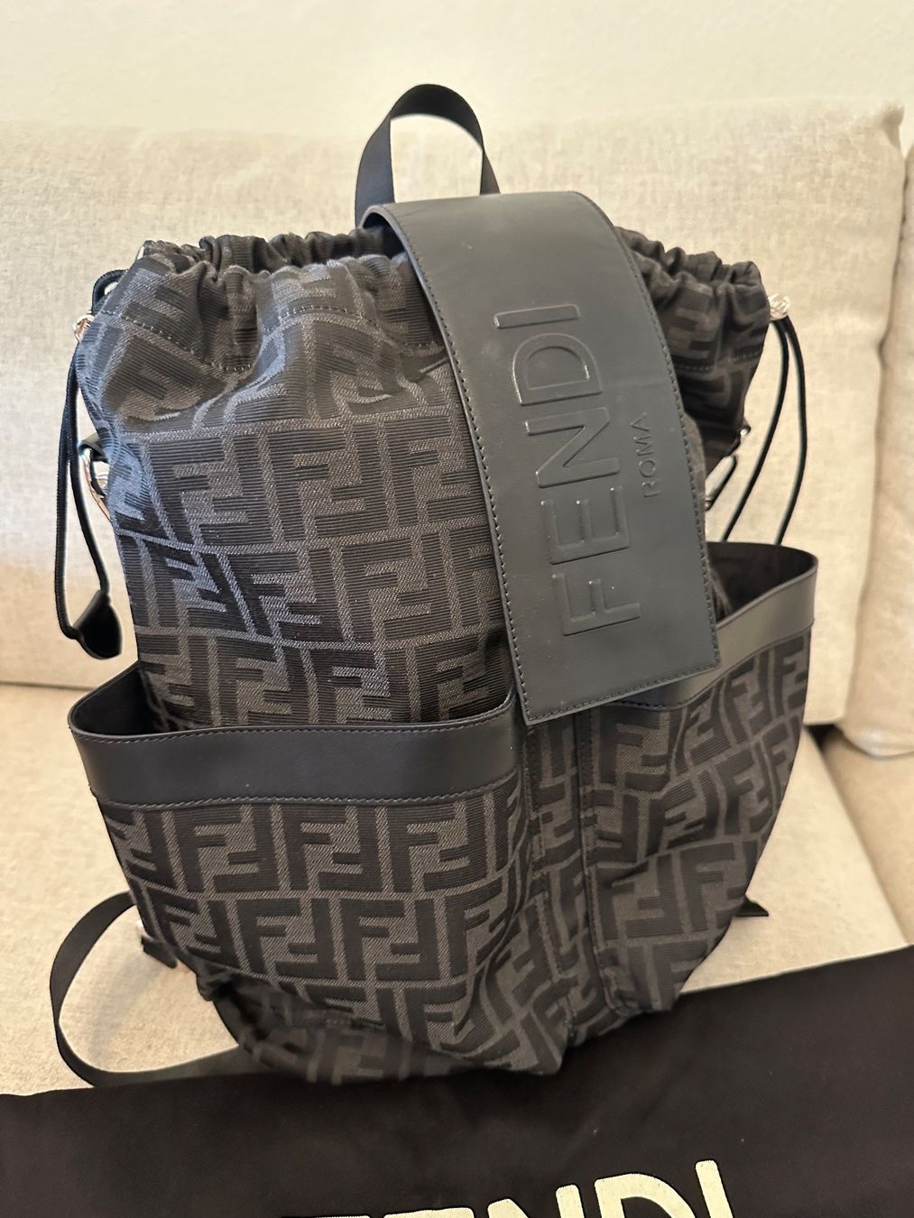 Fendi Zaini: Fendi Rucksack Tasche Schwarz – Nuovo (secondo la descrizione) da Basel venduto da iulia_haul 1