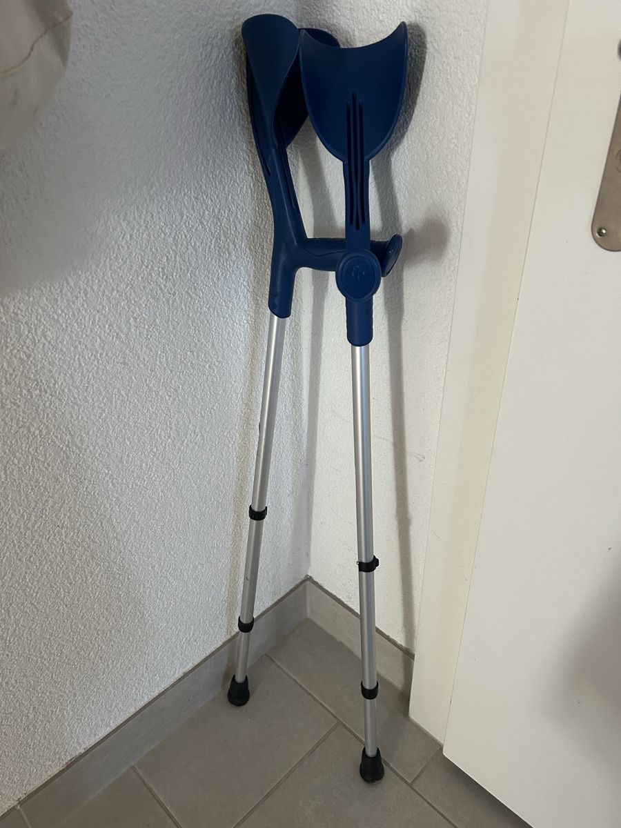 Attrezzature mediche: KRÜCKEN EINSTELLBAR – Nuovo (secondo la descrizione) da Zürich venduto da mai_sxv7