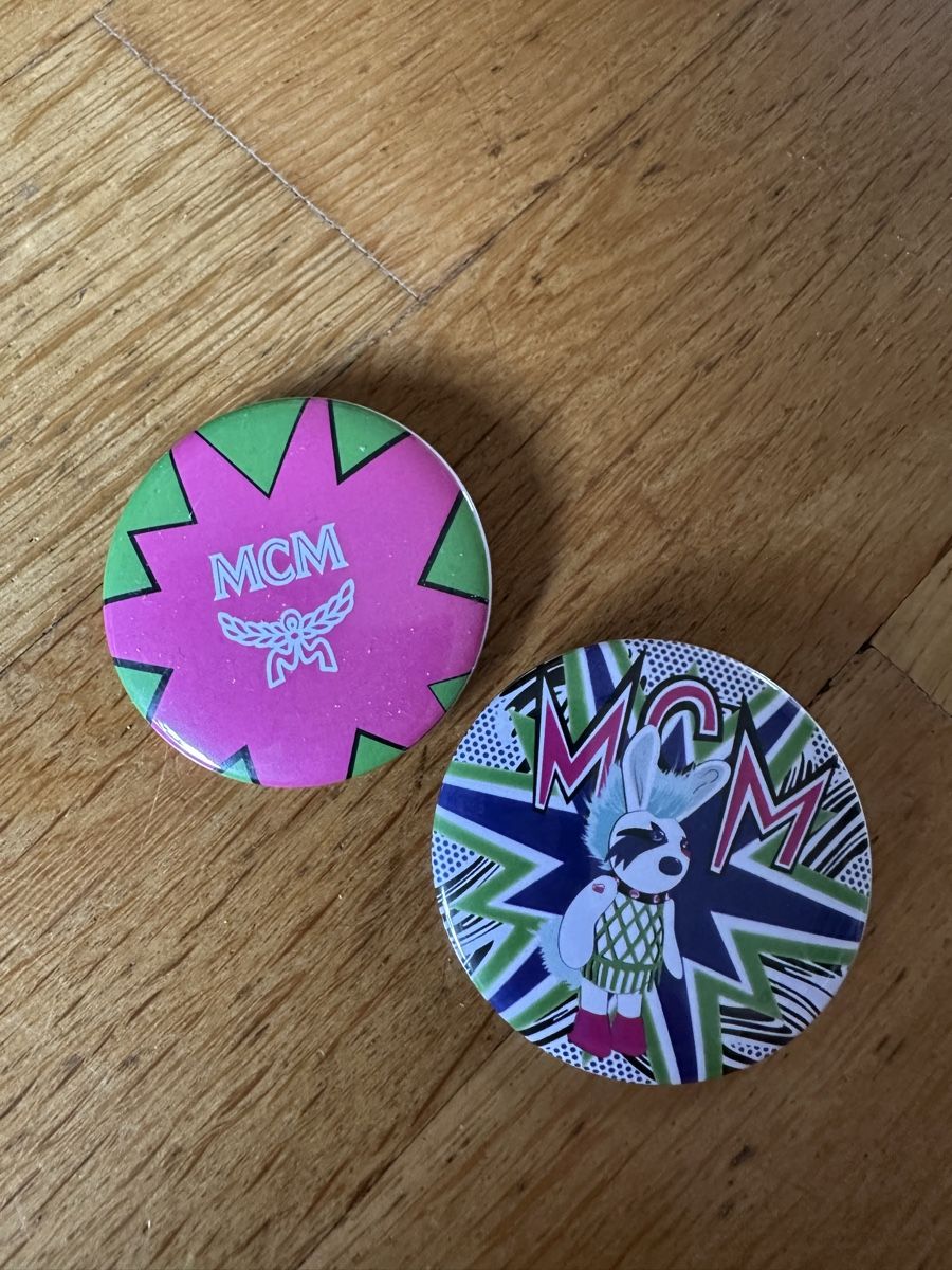 Spille & Fermagli: MCM Button 2st – Usato da Bern venduto da Ruhrallee