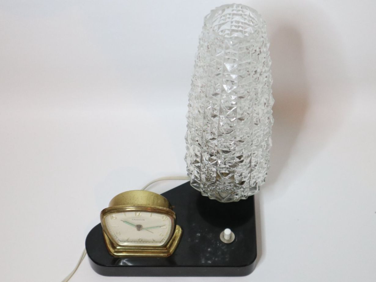 Stand- & Wanduhren: Antike Nachttischlampe mit Wecker Vintage – Gebraucht aus Eschenbach SG von Astalavista 3