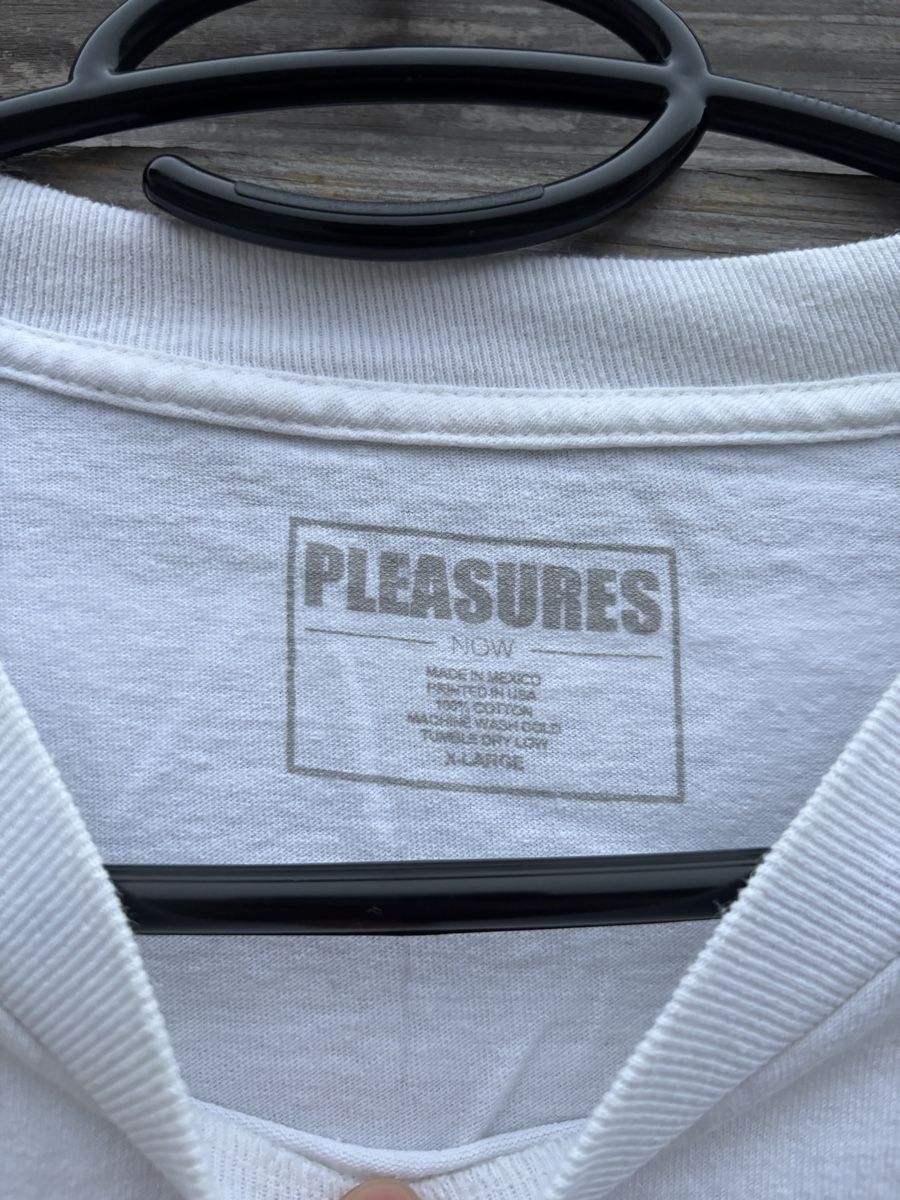 T-shirt: Pleasures Cropped t-shirt – Usato da Thalwil venduto da lean21 1