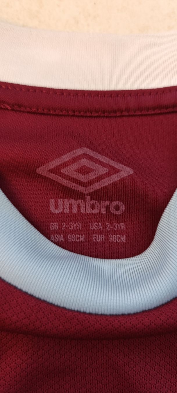 Umbro Scarpe, pantaloni & magliette da ginnastica: Maillot enfant West Ham – Usato da Mont-la-Ville venduto da Ecu23hj 1