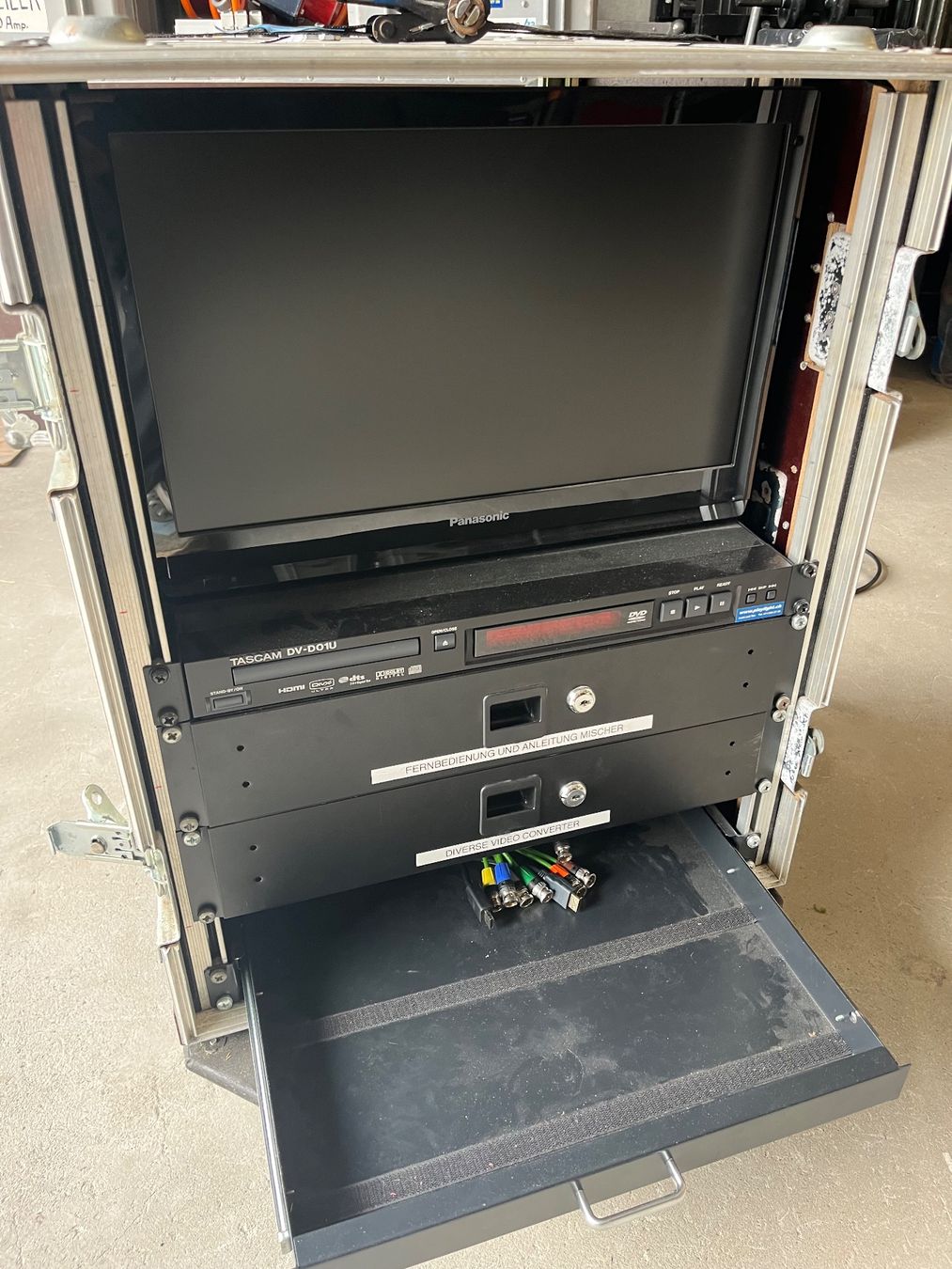 Home cinéma: Video Regie im Case – D'occasion à Nesslau par Pbon 2