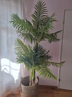 künstliche Palme, sehr echt wirkend