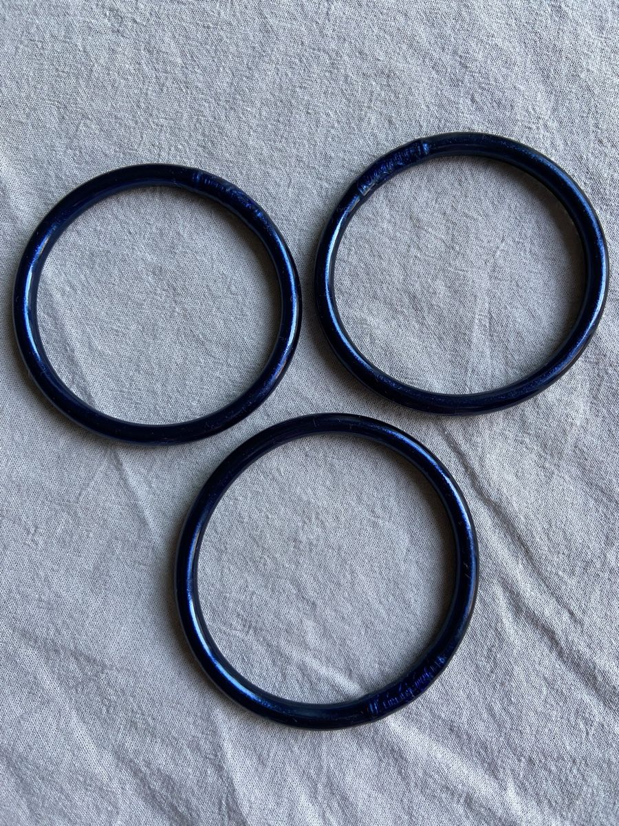 Armbänder & -reifen: Joncs navy set de 3 – Gebraucht aus Lausanne von lau_8vk7 1