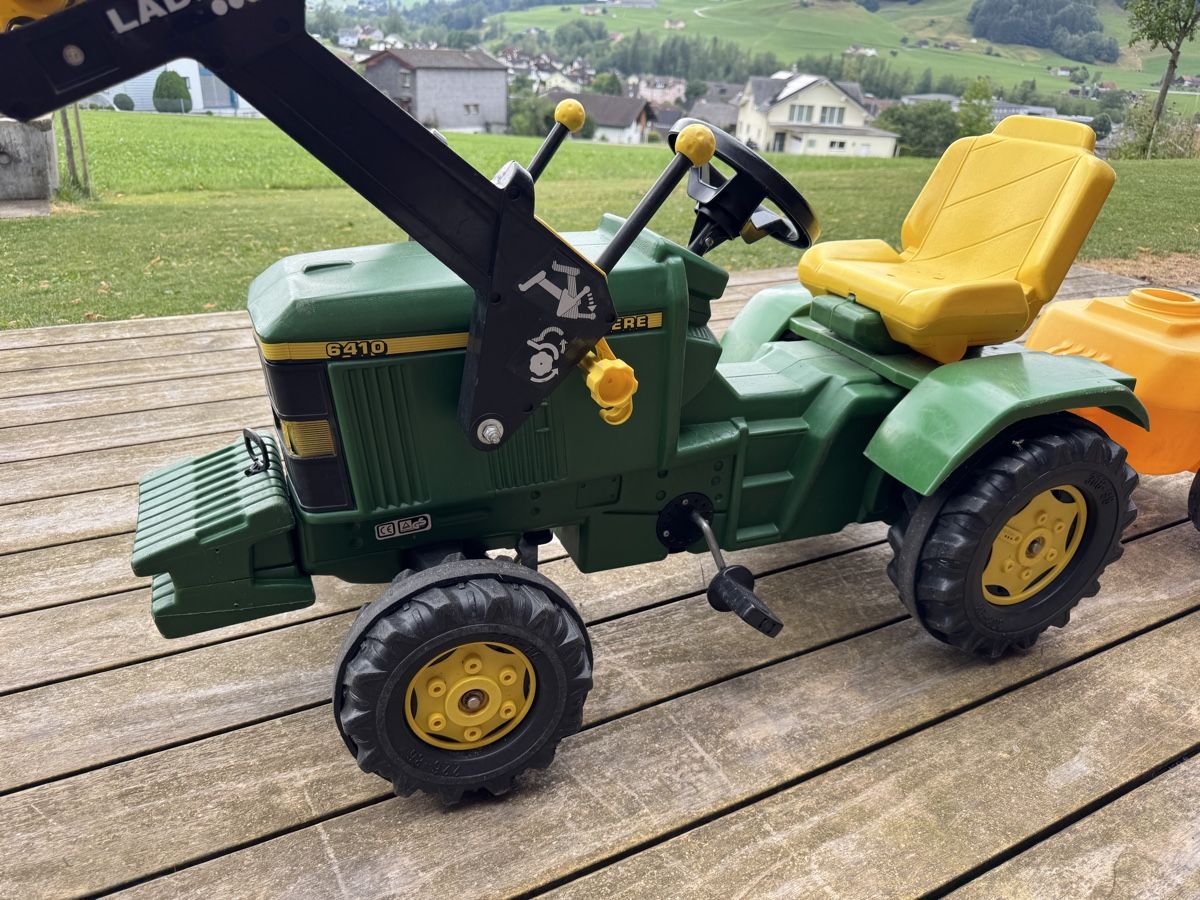 John Deere Véhicules pour enfants: Tret-Traktor John Deere mit Frontlader und Anhänger – D'occasion à Appenzell Steinegg par lor_7xsv 2
