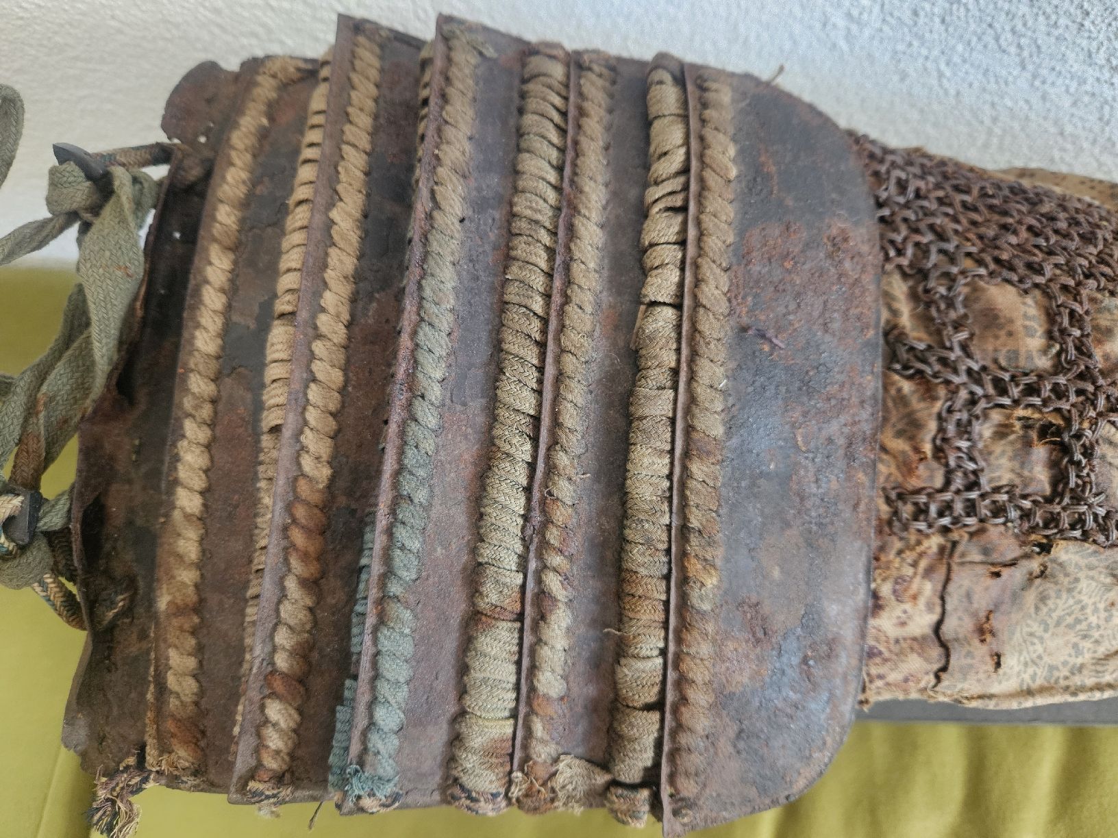 Uniformi: säbel uniform antik – Difettoso da Schwellbrunn venduto da Omega-alpha 1