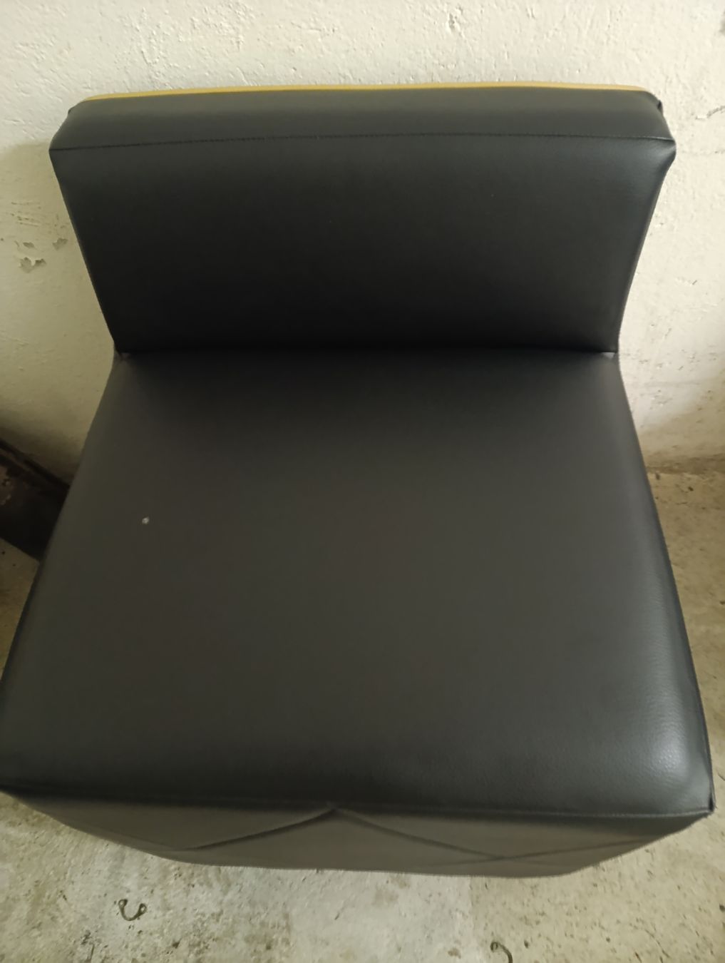 Sgabelli: Kunstleder Stuhl/Hocker Nr. 2 – Usato da Romanshorn venduto da dav_h2lv 4