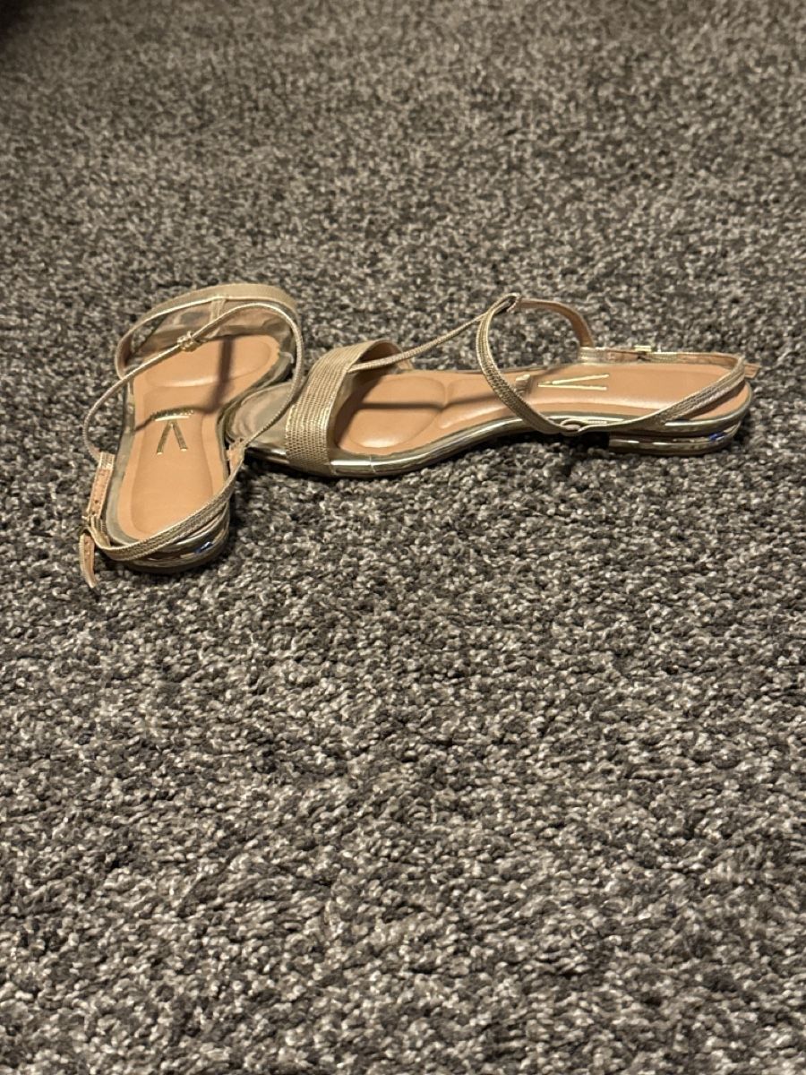 Scarpe da donna: Sommerliche Sandalen goldene Riemchen – Usato da Uerikon venduto da Vanessita07 2