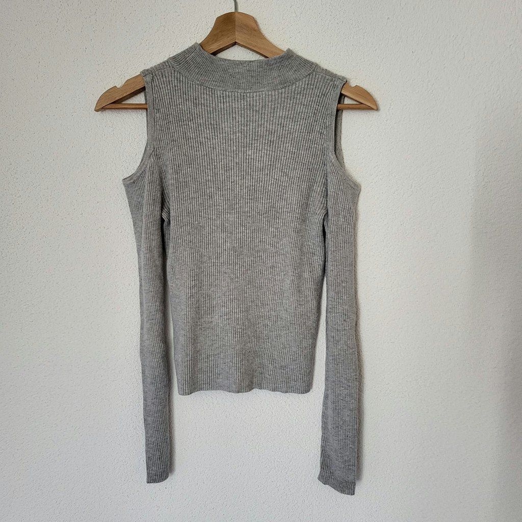 Maglioni & Felpe: Strick-Pulli mit Cut-outs, hellgrau Gr. 38 – Usato da Au SG venduto da SElena89 1