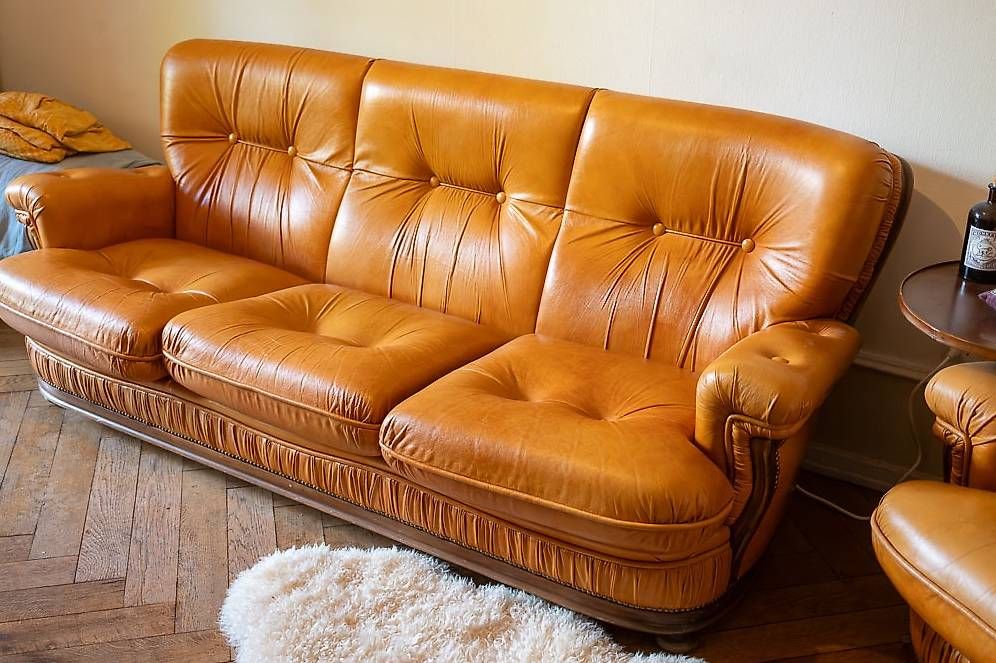 Divani: Vintage Ledersofa-Set  3-Sitzer + 2 Sessel, cognac – Usato da Basel venduto da orbitorion