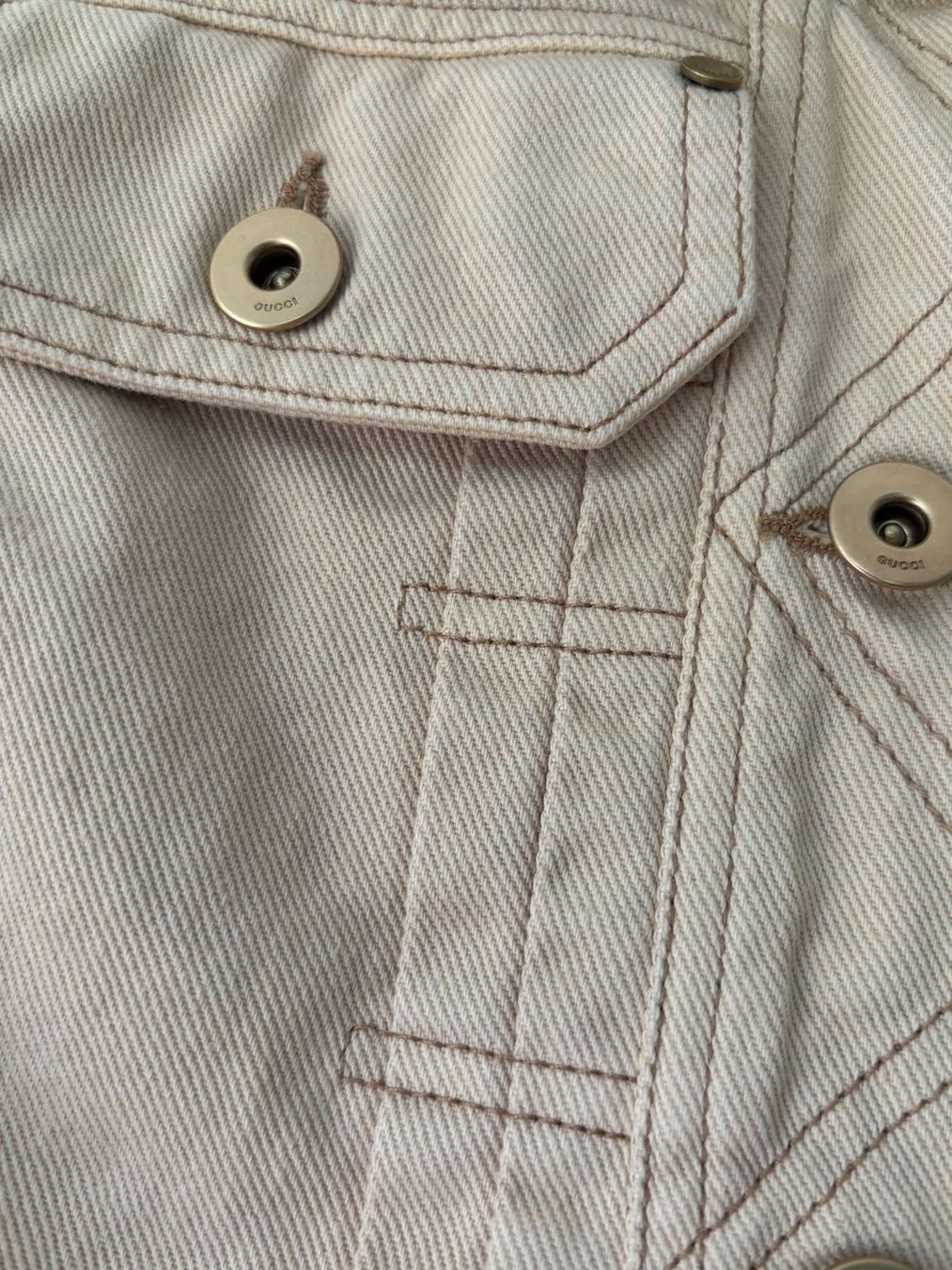 Gucci Vestes: Gucci Jeansjacke beige XS 34 – Neuf (Voir description) à Herrliberg par mayfi 6