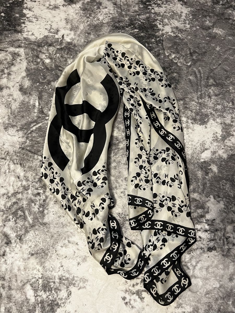 Foulard & Sciarpe: Seidenschal – Usato da Wattwil venduto da BL0NDA 1