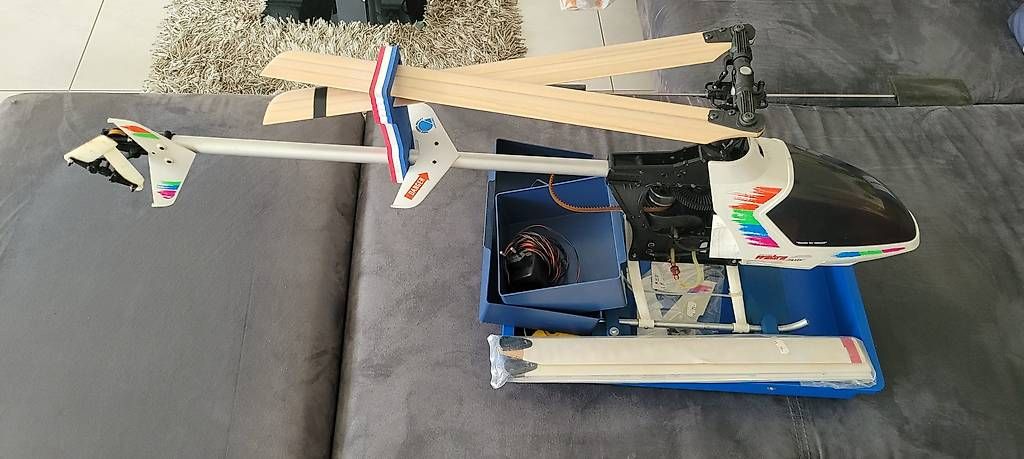 RC Kits de montage: Modellhelikopter mit Benzinmotor – D'occasion à Weinfelden par Balti64 1