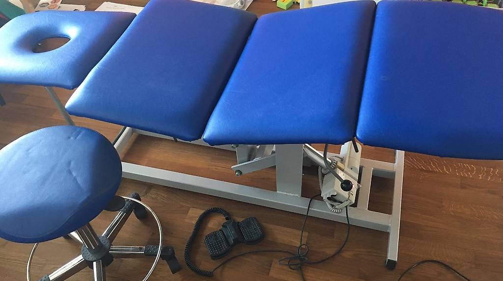 Sedie a sdraio: Elektronisch verstellbare Massageliege – Usato da Herdern venduto da Pete69