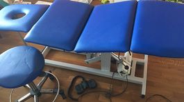 Elektronisch verstellbare Massageliege