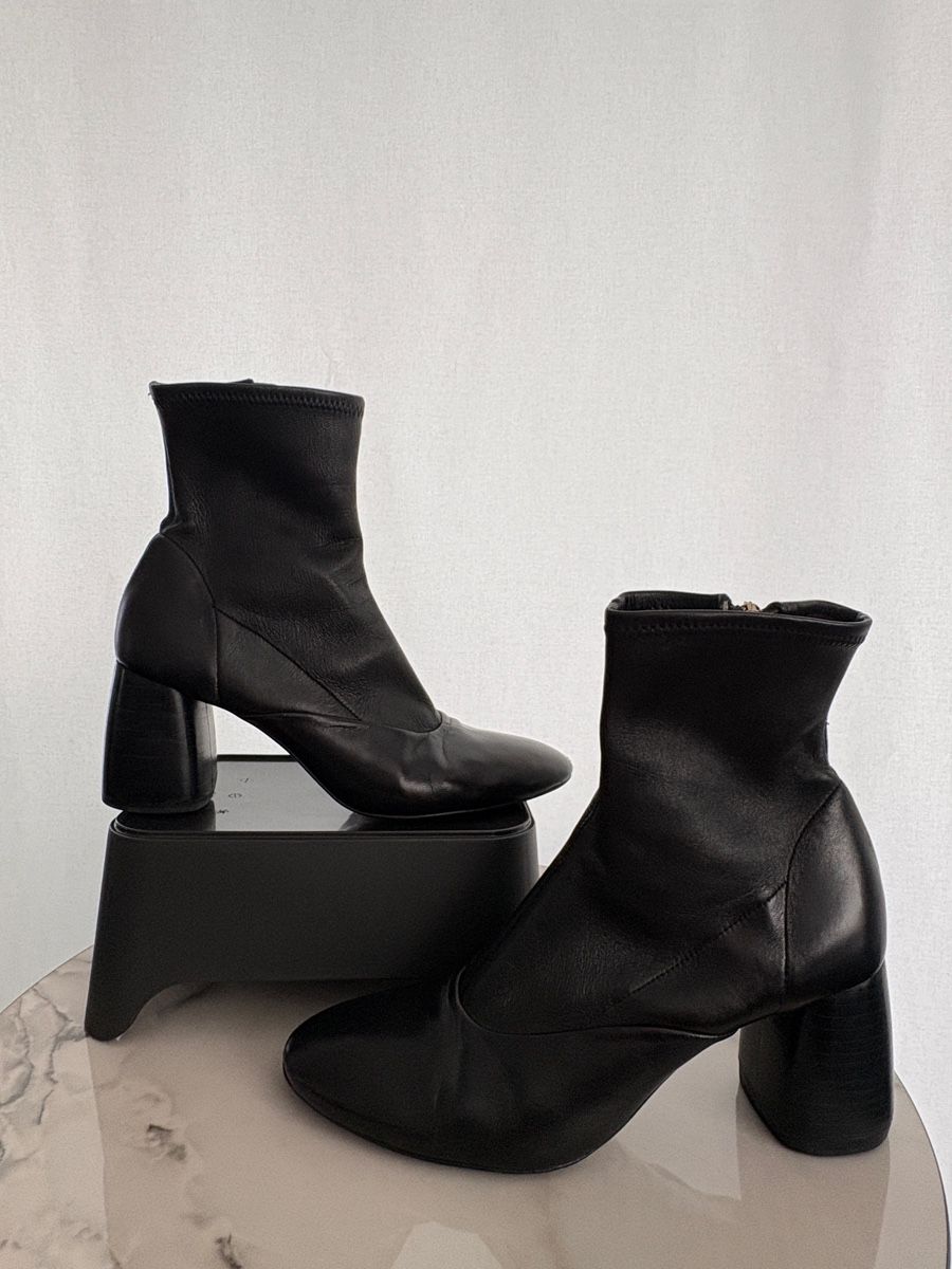 Chaussures femmes: Schwarze Stiefeletten Grösse 41 – D'occasion à Aesch BL par ang_6x29
