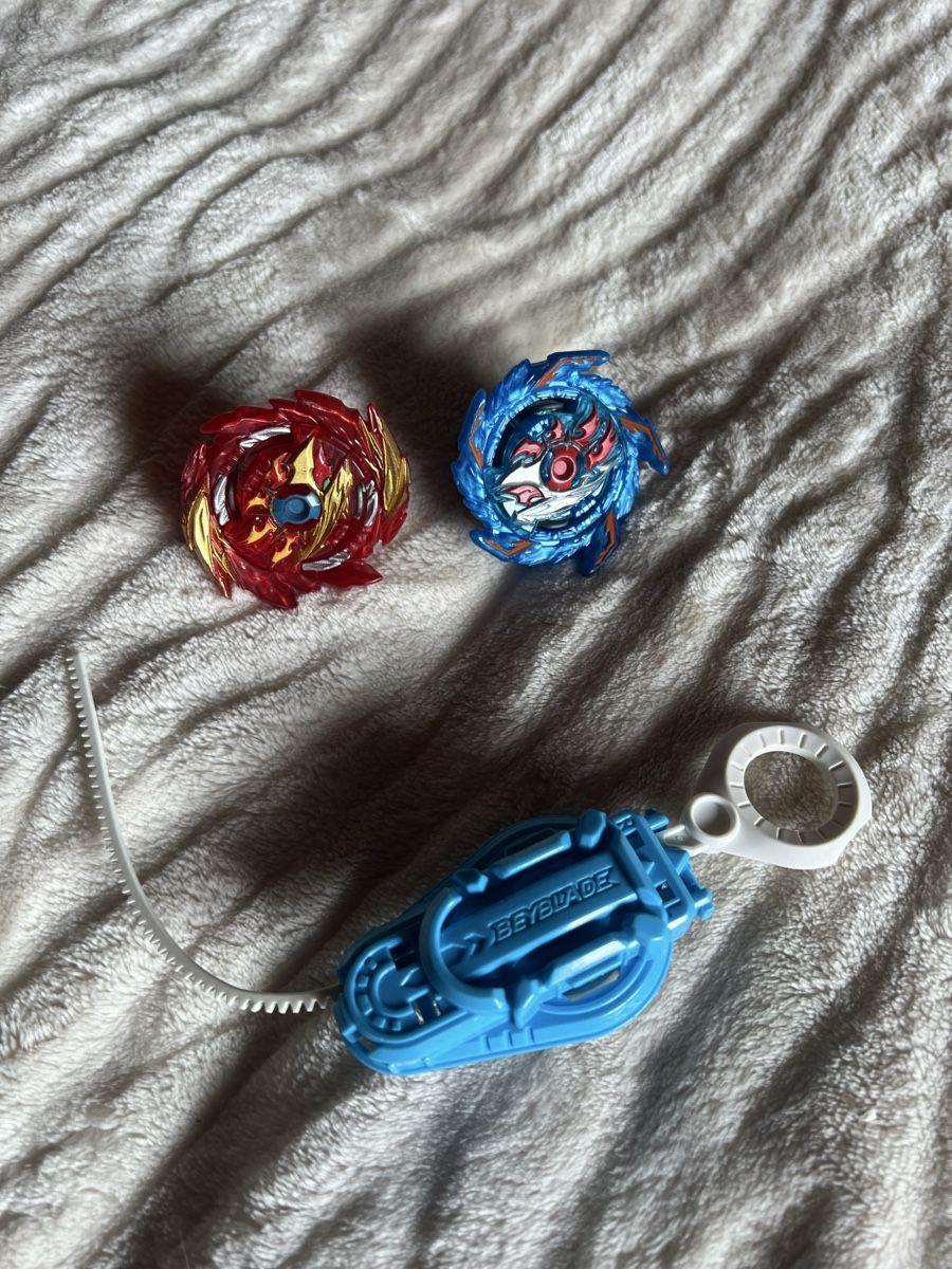 Hasbro Jouets: BeyBlade Kreisel Set Rot & Blau – D'occasion à Hemmental par dwa_5ghn