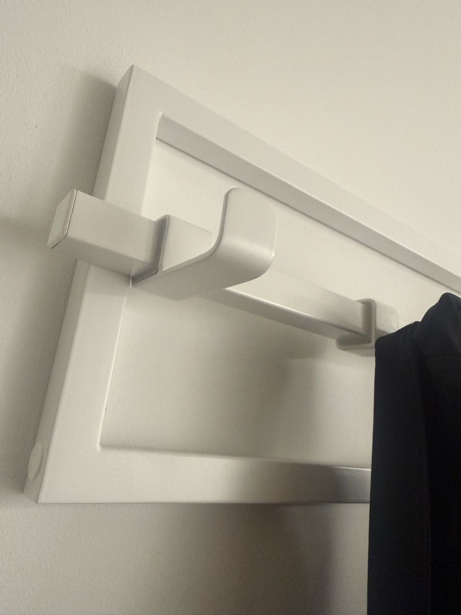 Garderobe: Wandgarderobe mit Haken  – Gebraucht aus Schlieren von ana_ribeiro19 2