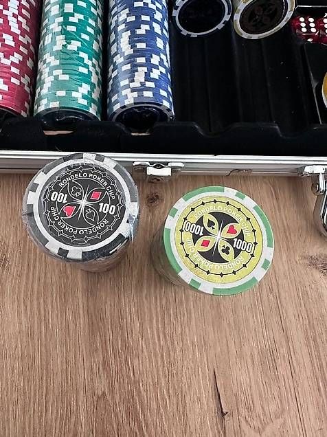 Spiele: Profi Pokerkoffer mit 1000 Chips – Gebraucht aus Märstetten von Luca6807 3