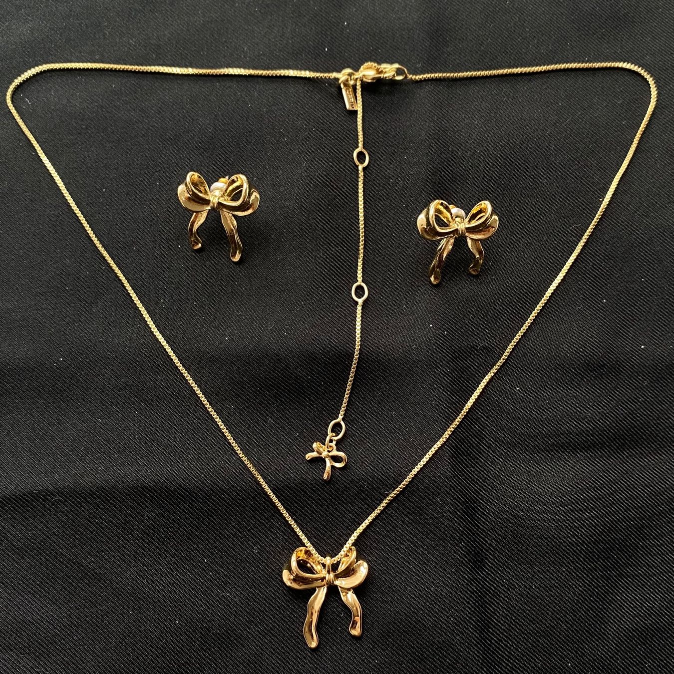 Catenine: Pilgrim Fliege Halskette und Ohrstecker Set – Nuovo (secondo la descrizione) da Givisiez venduto da dor_xb9k