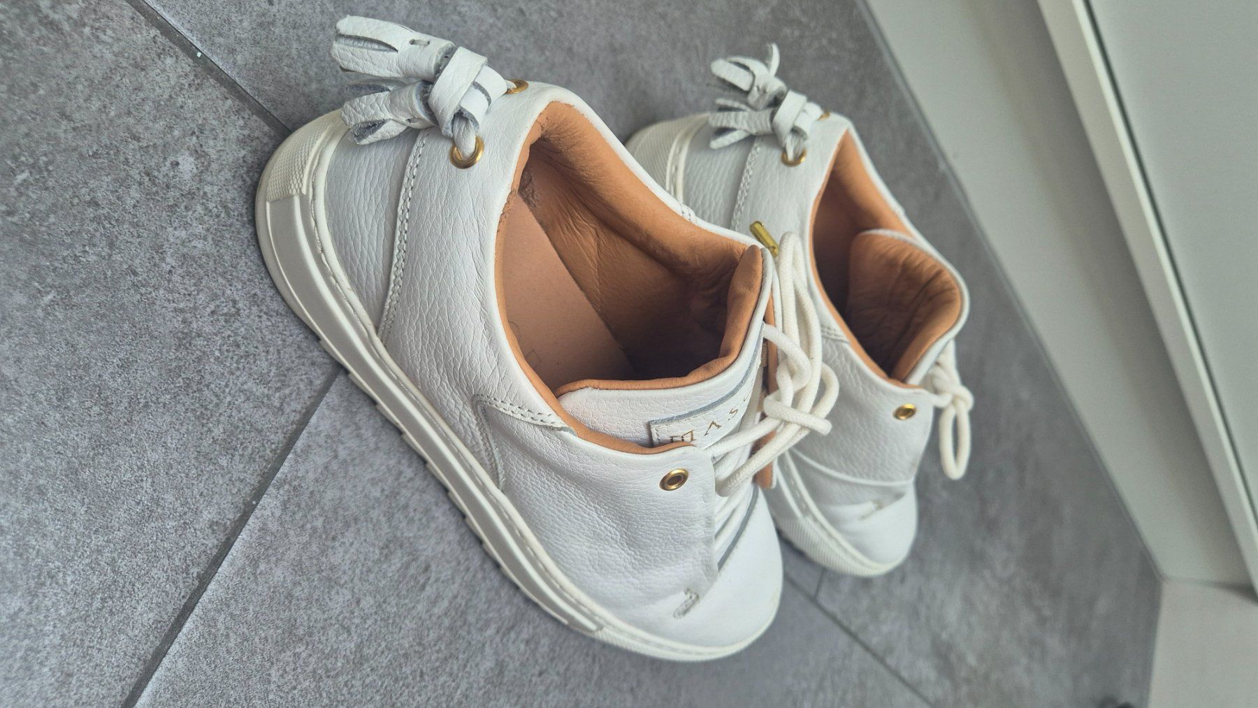 Scarpe da donna: Sneakers weiss Leder Grösse 37 – Usato da Allschwil venduto da lor_s7nz 2