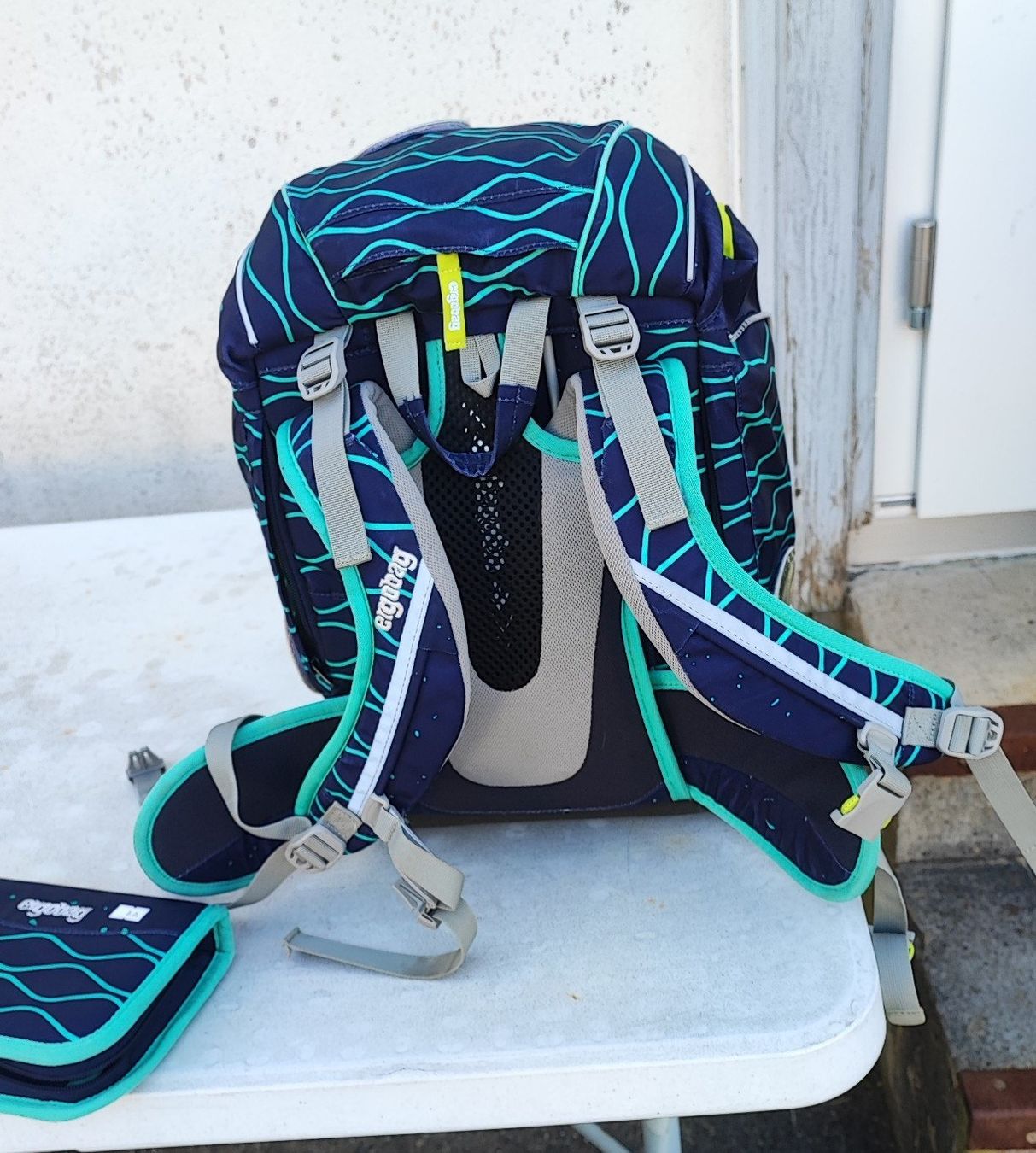 Ergobag Zaini: Schulthek mit Etui und Regenpellerine – Usato da Mosnang venduto da KurtHe 2