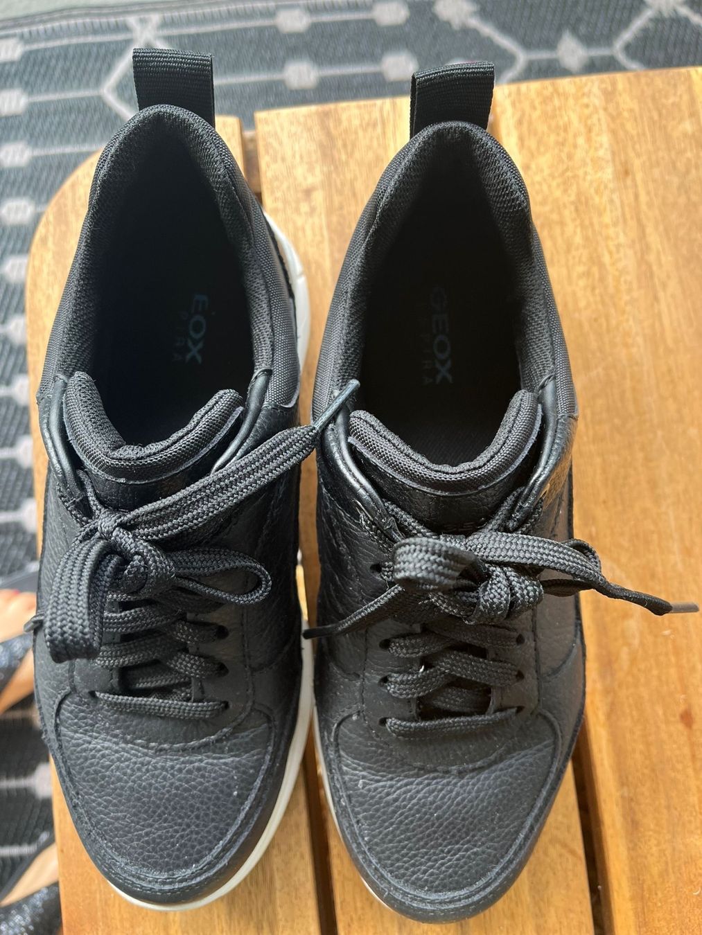 Geox Scarpe per ragazzi: Sneaker Geox wasserfest Gr. 35 schwarz – Usato da Schmerikon venduto da Speedy053 2