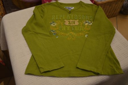 TAILLE 118 - SWEATSHIRT
